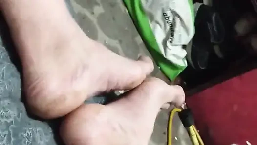 Pacar seksi ini digilir sama pacarnya sampai meringis keenakan!