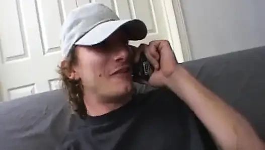 Cewek sange rambut cokelat di-fingering dan dientot habis-habisan di sofa