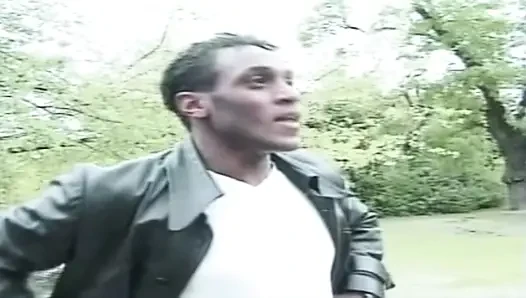 Big Omar's British Adventures: Pantat montok (2001)