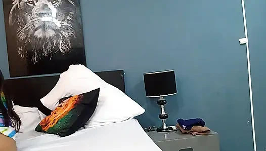 Я ножницы с своей подругой, пока не испытываю оргазм