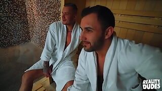 Pürüzsüz vücutlu adamlar tony, daren, dom, ryu ve ryan iplerini bırakıp birbirlerinin vücutlarını keşfederler - realite dudes