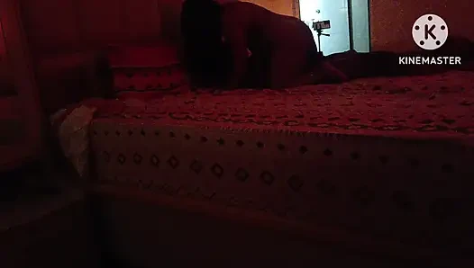 Индийская домохозяйка имеет отношения со своим бывшим бойфрендом