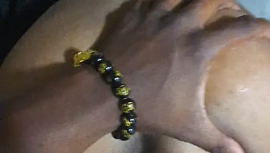 O beni böyle sikerken durmadan boşalıyorum