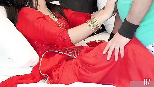 Sevimli Hintli Kadın Kocasını Isıtıyor Ve Otelde Eski Sevgilisiyle Sikiliyor