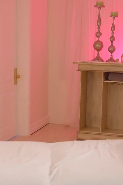 All Girl Massage - Jenna Foxx Rubs Liv Wild's Pussy in Steamy Interracial Massage