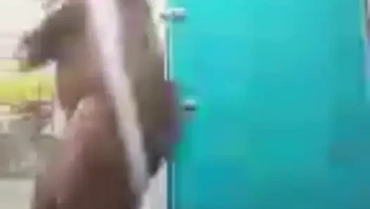 Güzel bir çıplak duş almak beni çok heyecanlandırıyor