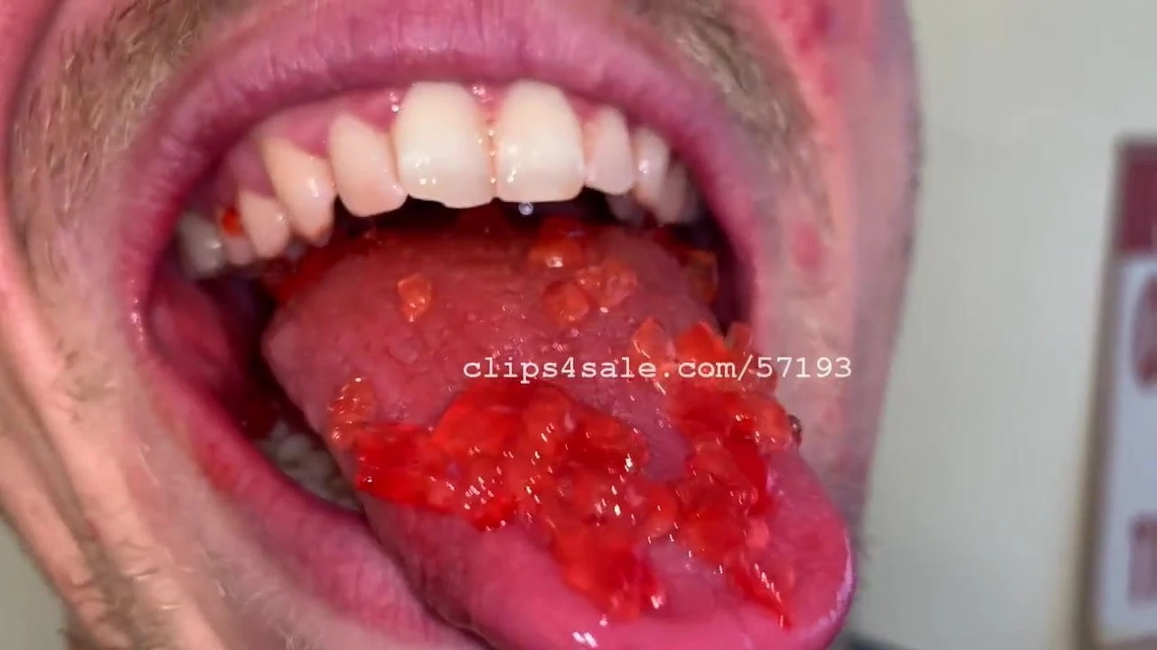Vore fetish - Jack Maxwell mangia il video di Gummys 1