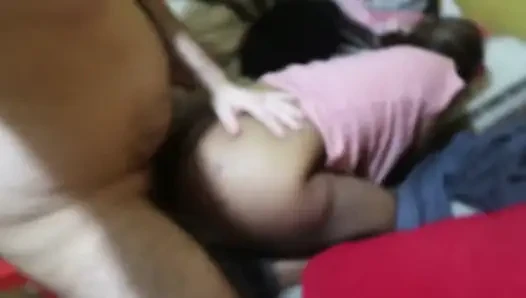 Indonesisches Mädchen Doggystyle gefickt