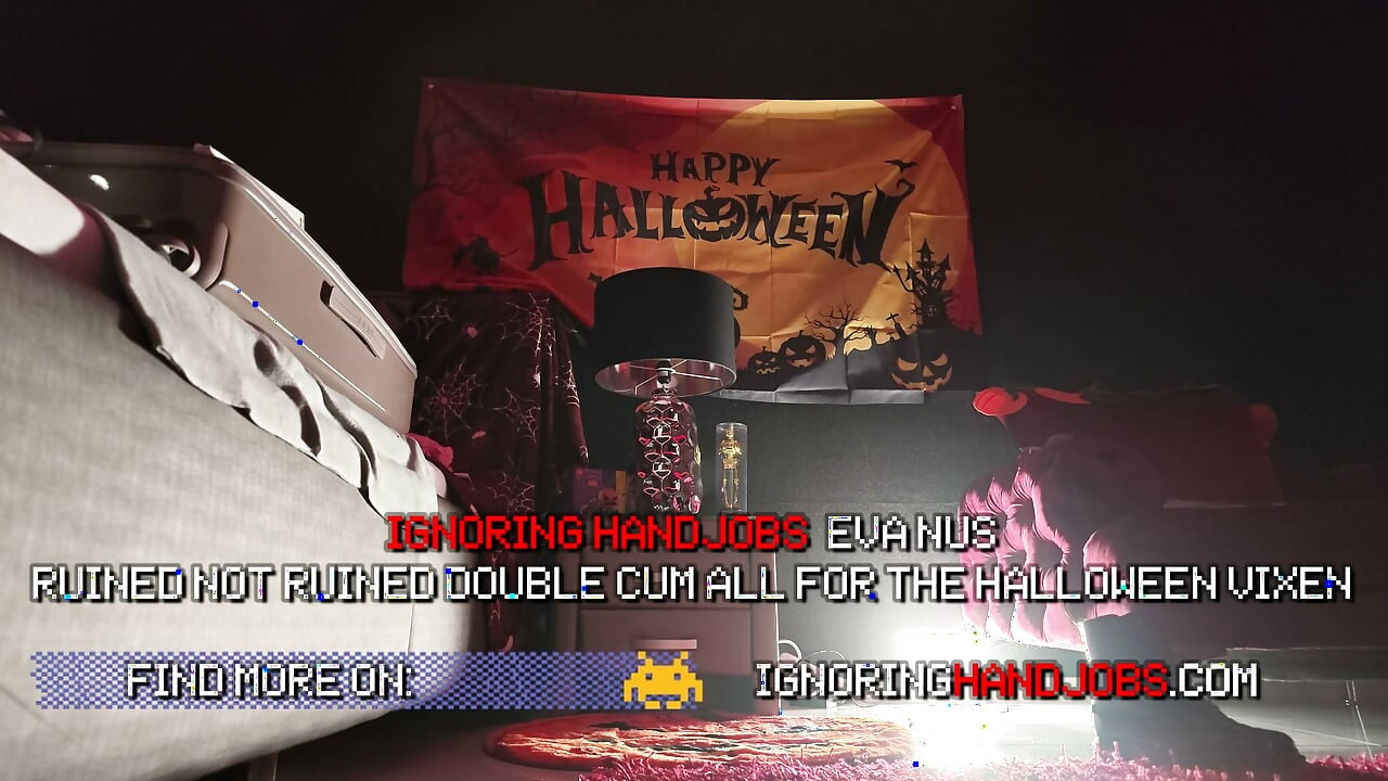 Cô nàng nâu tóc gợi cảm quyến rũ và trêu chọc cặc cực mạnh bằng tay trong Halloween