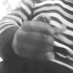 ควยใหญ่ผิวดําช่วยตัวเองน้ําแตก