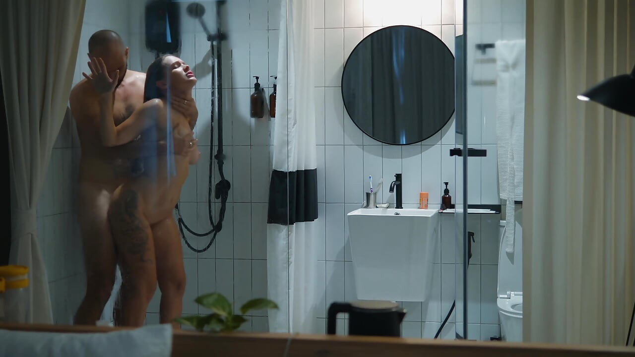 Home Sex in the Shower. Real Couple Makes Love