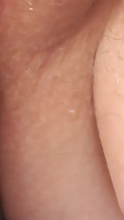 Tante seksi lagi asik masturbasi memeknya pakai dildo sampai muncrat berantakan! Tante muncrat dan muncrat. Orgasme dan"