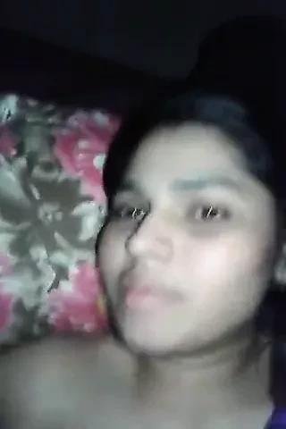 Awek desi comel berkongkek keras dengan audio
