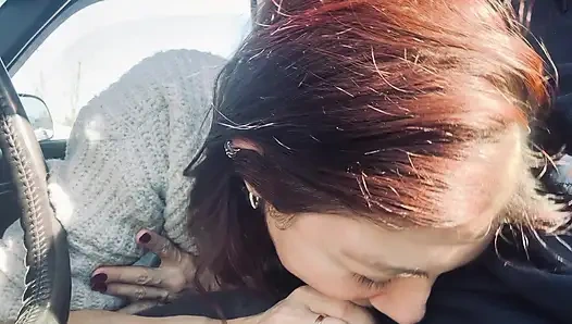 Blowjob hebat dan memamerkan sperma segar