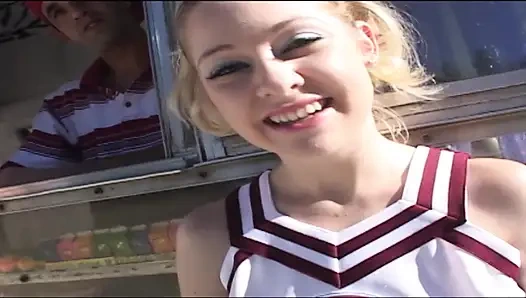 Ponpon kız güzel ıslak amcığı büyük penisle boşalmasını bekliyor