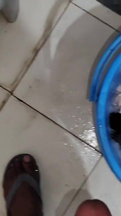 Desi ladka gaon ka gay bathroom mein friend job | Clip 1