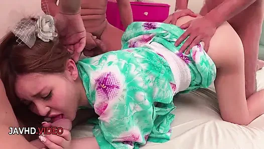 Miu Tsukino острые ощущения с дикими групповыми сеансами минета в Японии