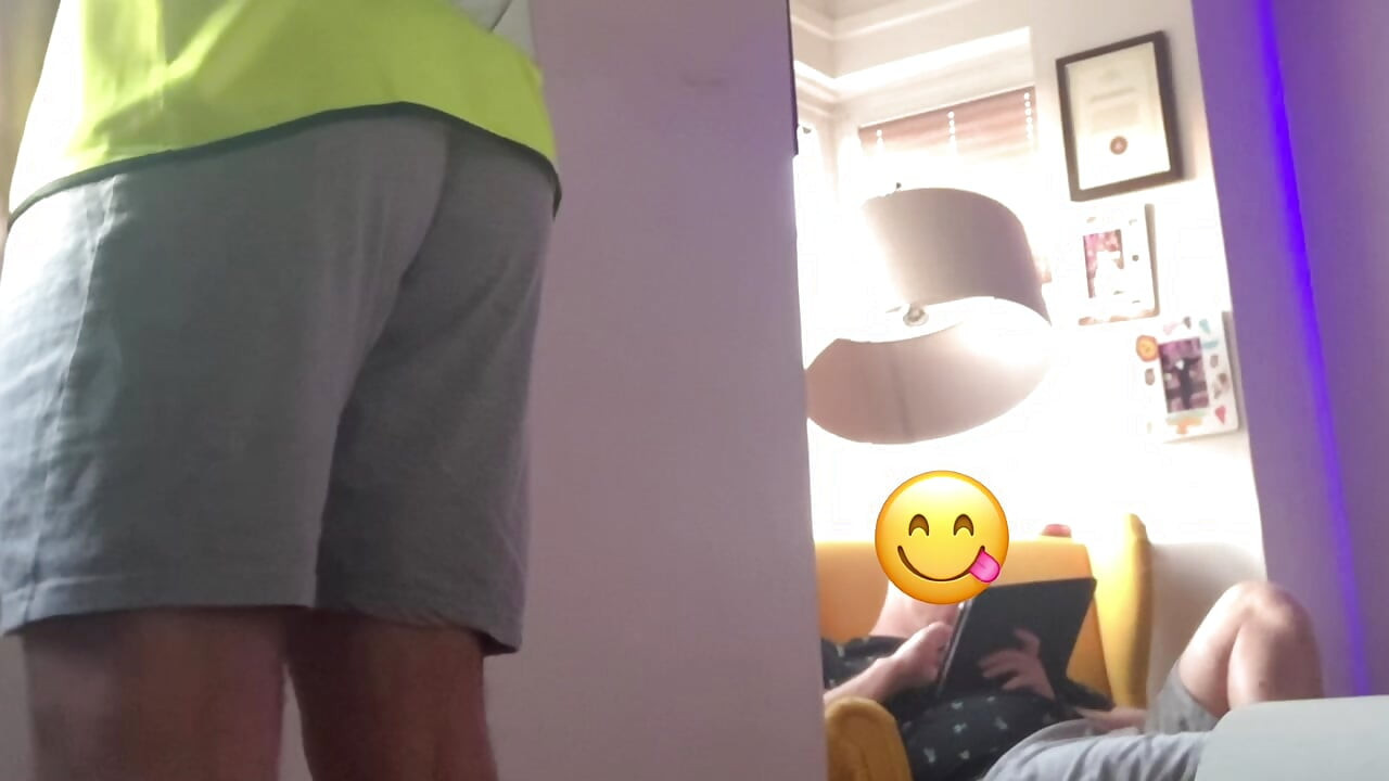 ขณะวาดผนัง ฉันเงี่ยนและโดนเย็ดต่อหน้าเพื่อน