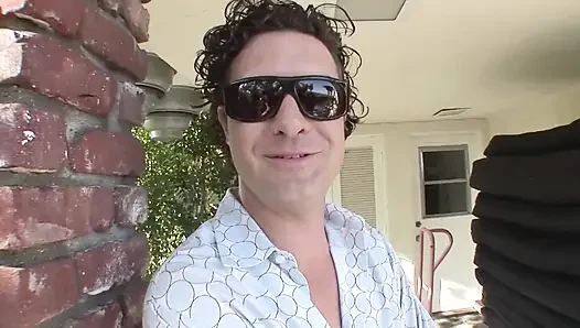 I love to feel the old big cock in my wet pussy .... I enjoy it very much !!!