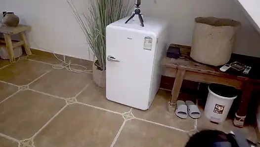 Mz18 - ein welpen in schlafanzügen, gefesselt an extreme grenzen