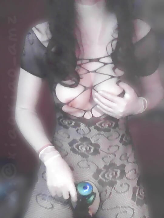 Silicone doll masturbation after the broadcast ended