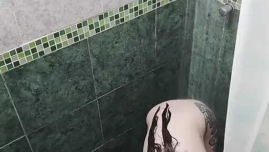 Ben Duş Alırken 25 Dakikalık Yasak Görünüm