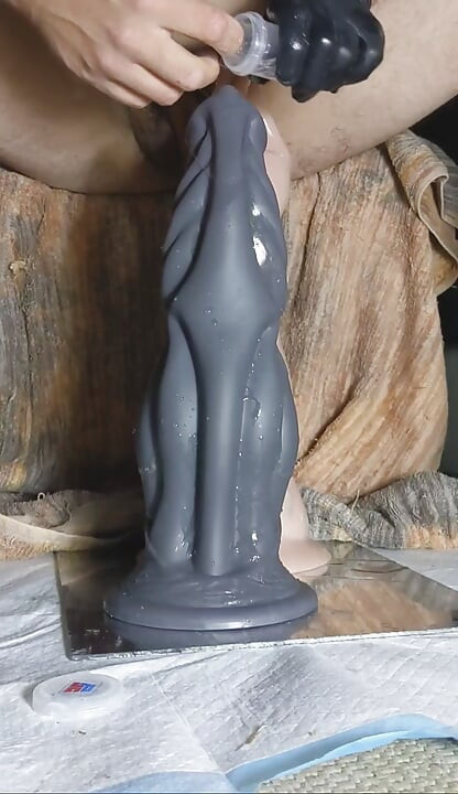 操巨大的玩具并展示我的玫瑰