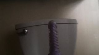 Sexy pelirroja bbw toma púrpura juguete y juega con tetas