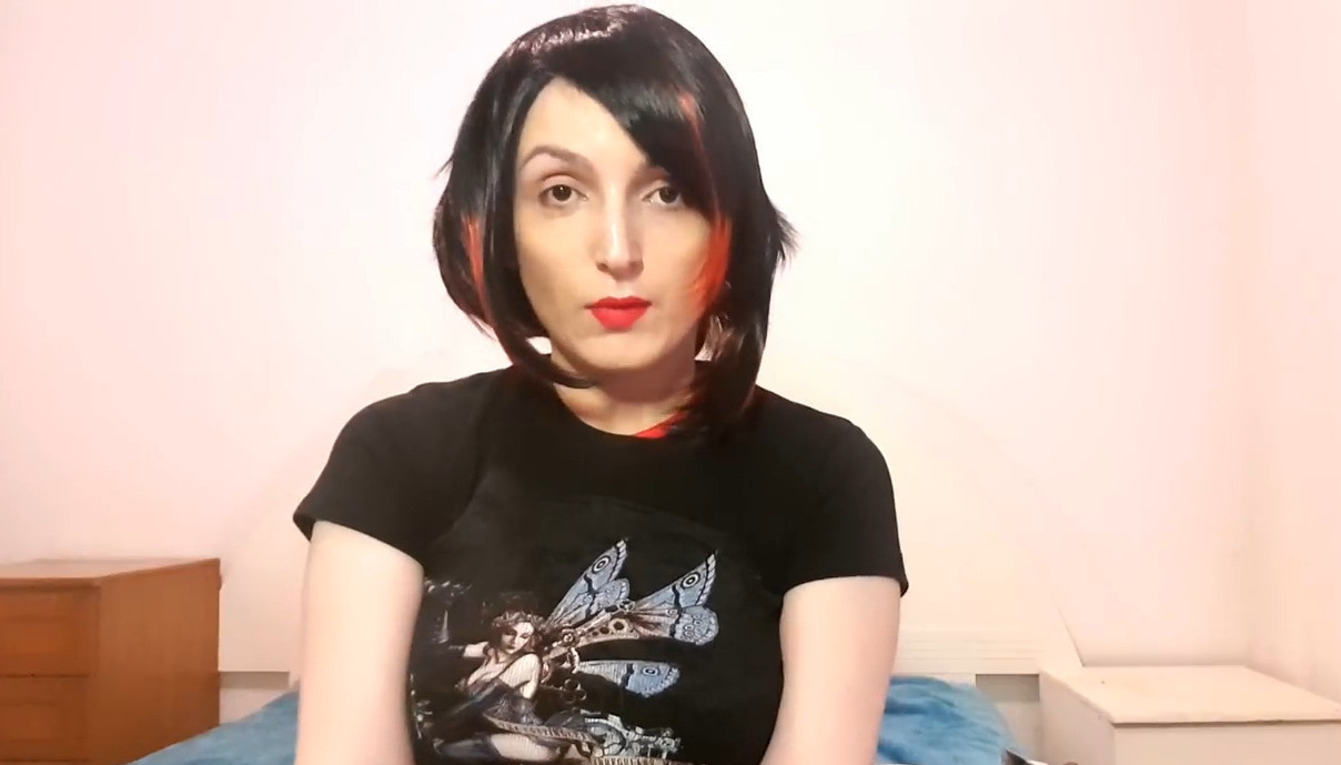 Femdom: berpeluk menjadi seorang lelaki beta zakar kecil!