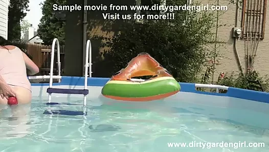 Dirtygardengirl – anal fisting & prolapse in swimming pool