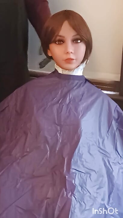 Lindsey shampoo cape show