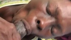 Une autre tatie de quartier suce une bite, vidéo complète en bio