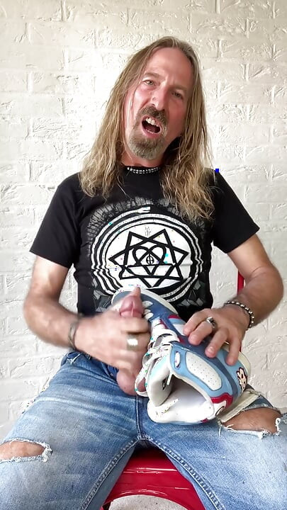 Longhairdude Wanks and Cums with Osiris Trainers, Torn Jeans, Tshirt