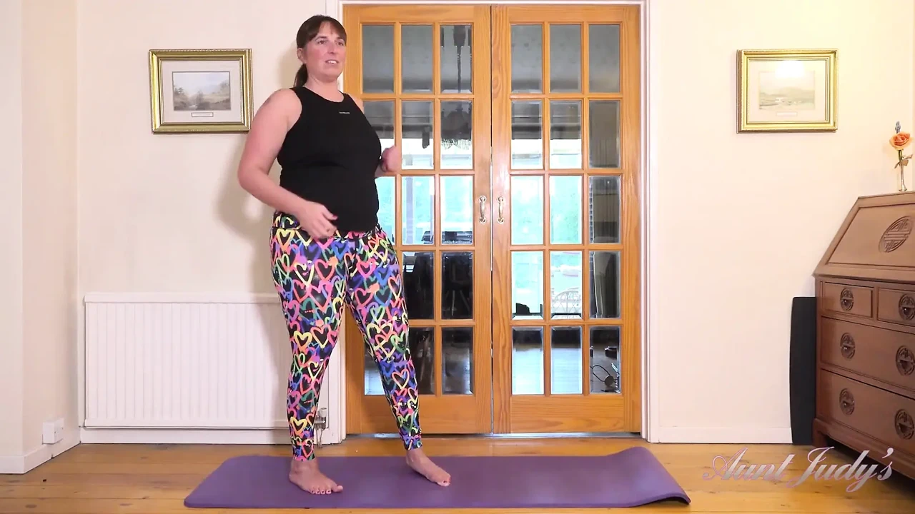 Auntjudys – Workout Time with Chubby MILF Ruby Cattrall