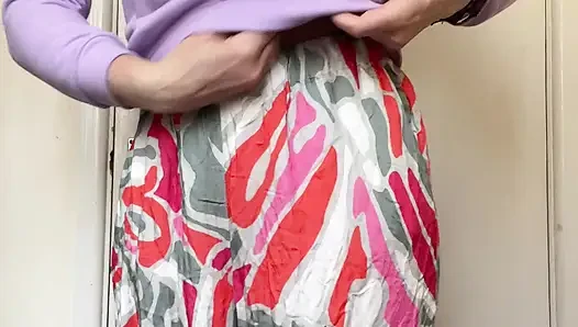 Seksi, tonlu, komşu kız yeni kıyafetler deneyen goldilocks gibi!