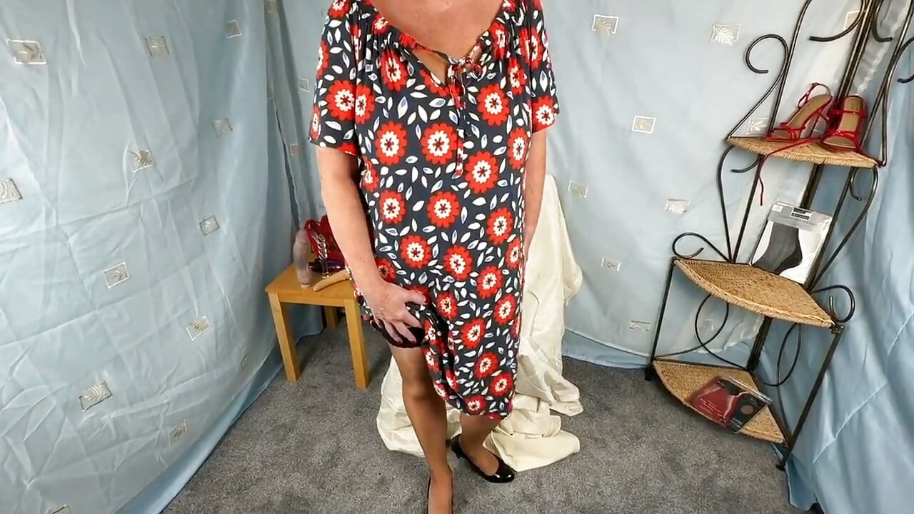 Aunty Sandra in an Amazing Piece of Shape Wear Vgq72