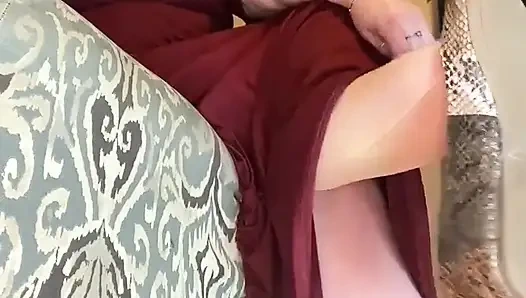 Sie baumelt und schüttelt ihren fuß, während sie dich anweist - teil 1 von 2