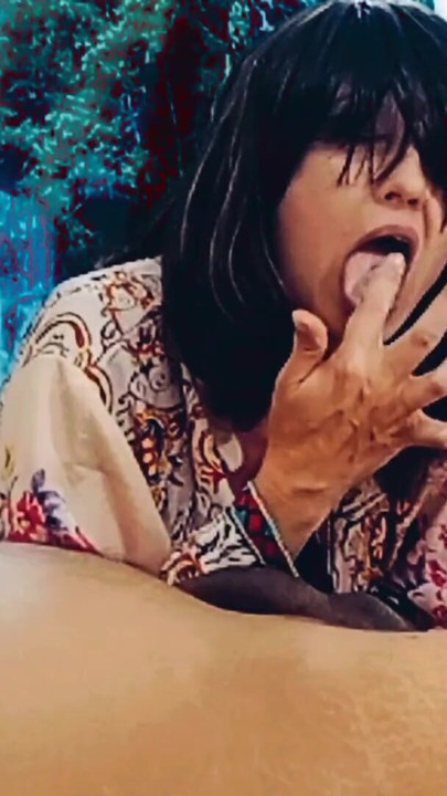 Morate vidjeti trenutak iz "Maćeha uhvatila pastorka kako je gleda i ona mu je pomogla da brzo svrši."