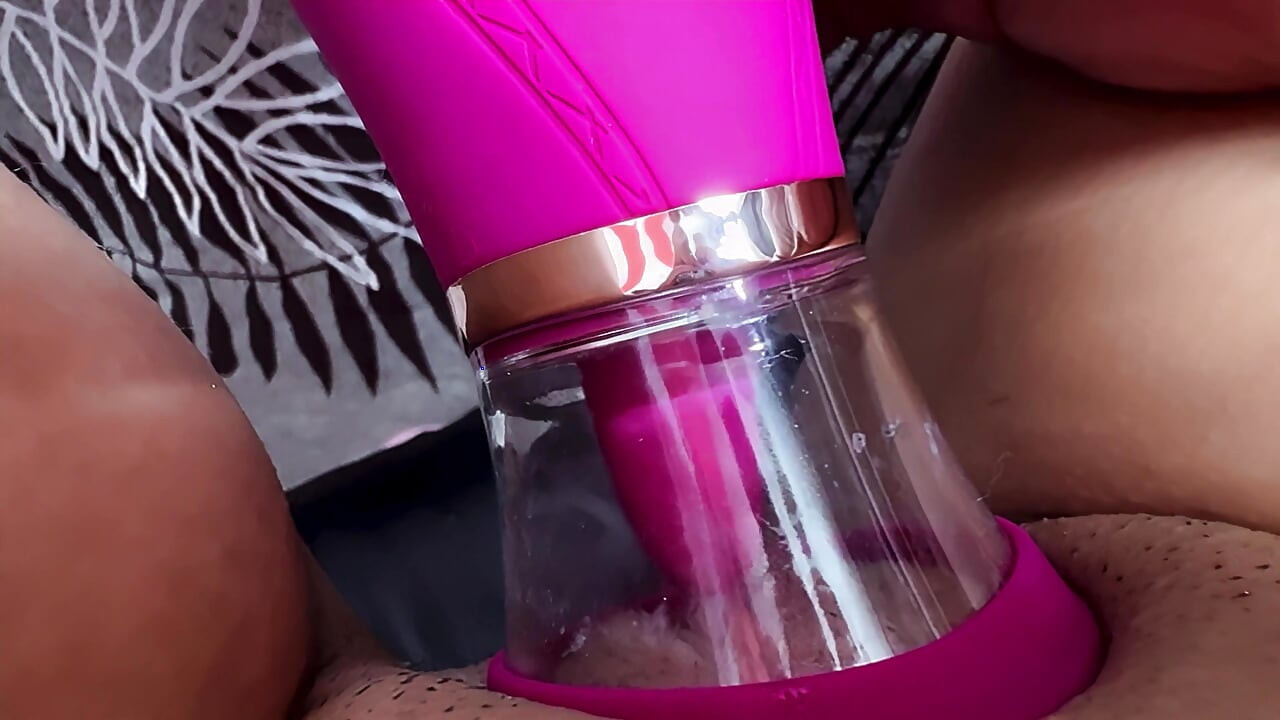 Excited sleepover satisfayer ir  all over my pussy and leaves me wet