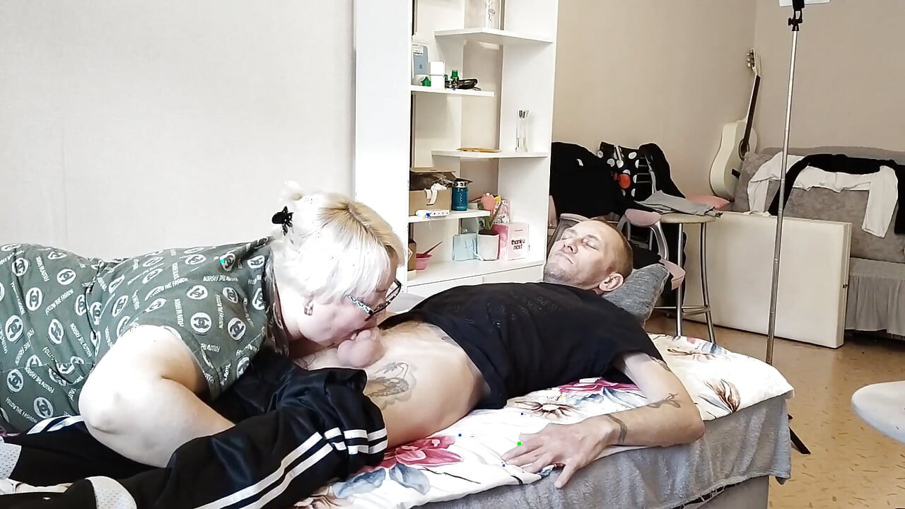 Kız arkadaş her damla dölünü emiyor