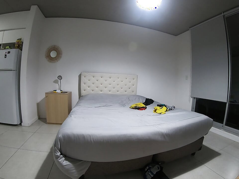 Kız arkadaşım yemek pişirirken Tinder'dan bir kızla porno videosu çekiyorum