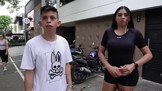 Bahisimi bakire empanada satıcısı tarafından yerine getiriyorum