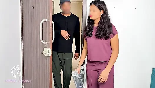 Komal-lieferjunge kam mit dem Paket nach hause, sie kam laut zum Haus und sagte, kann ich ihr Badezimmer benutzen?
