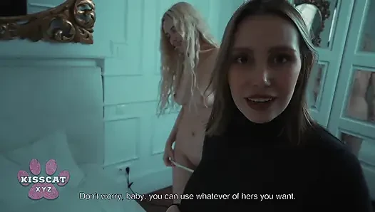 Üvey Anne Üvey Babasını Üvey Kızı Amber Kawaii'nin Içine Boşalarken Yakalıyor Ve Paylaşılan Yatakta Sert Sikişiyor
