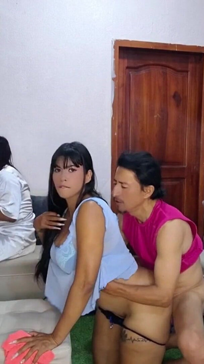 Me follo a mi madrastra tetona mientras mi hijastra nos mira | Clip 2
