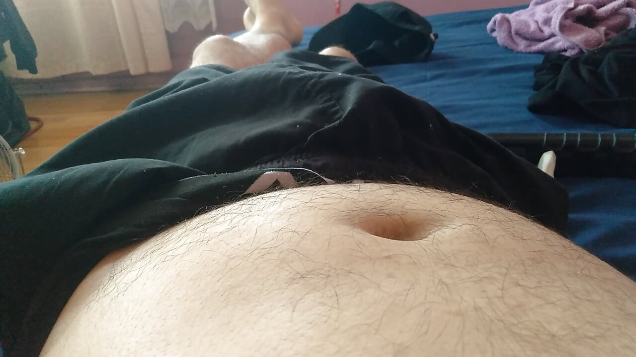 有一根巨大阴茎的拉丁女郎想要在家里做爱