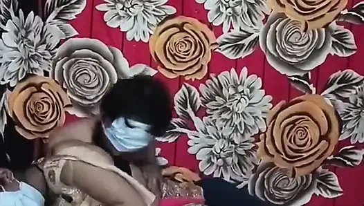 Индийский дези Suhagraat, муж и жена 1