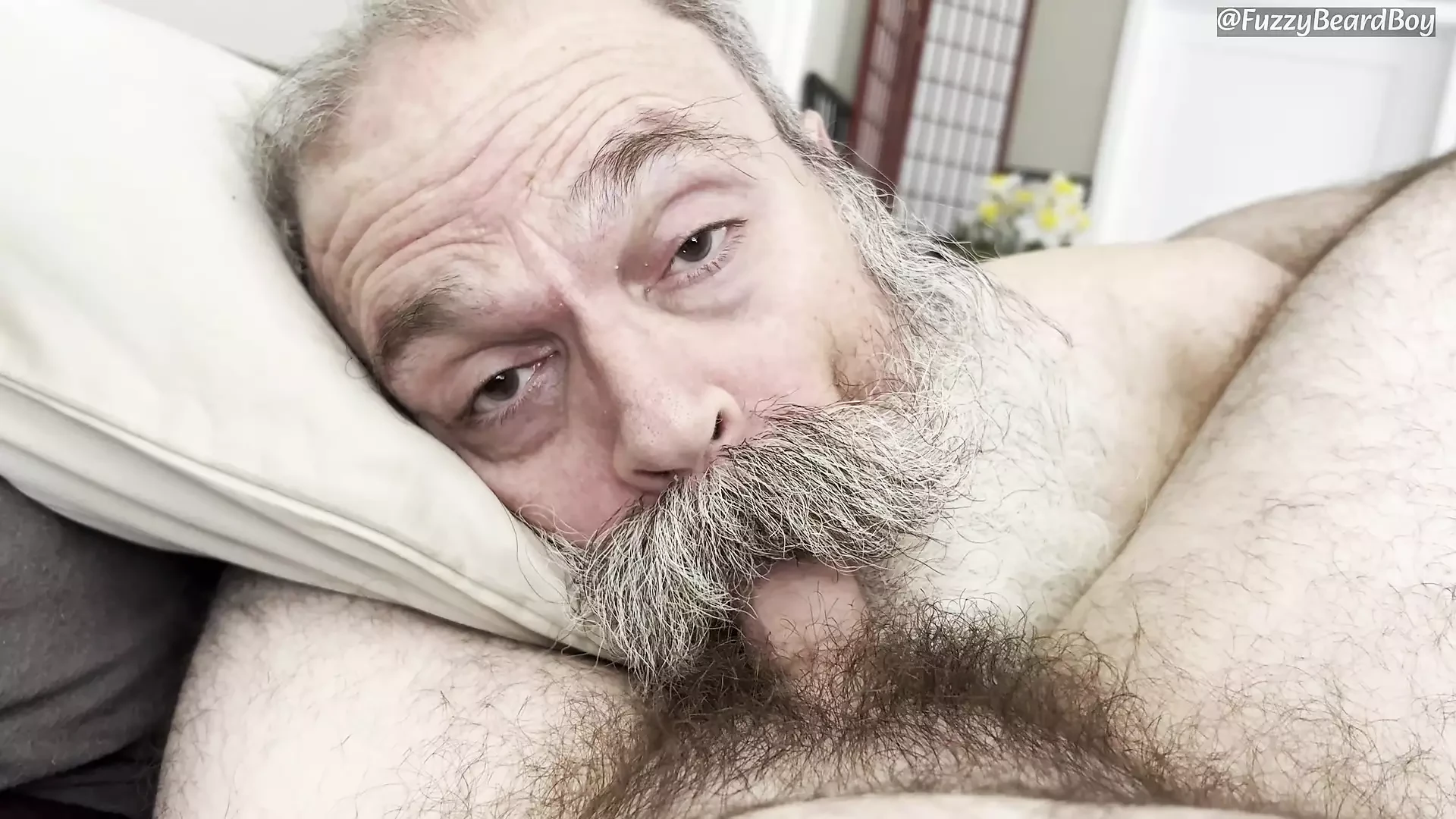 Papà orso infermiere il cazzo, ottiene una ricompensa per sborra
