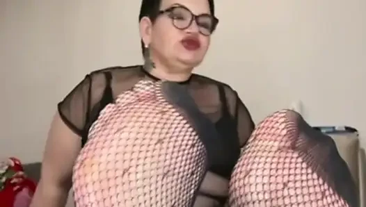 Karmen orta yaşlı seksi kadından ayak hakimiyeti fetişi içeriği, edepsiz kelimeler, 41 beden