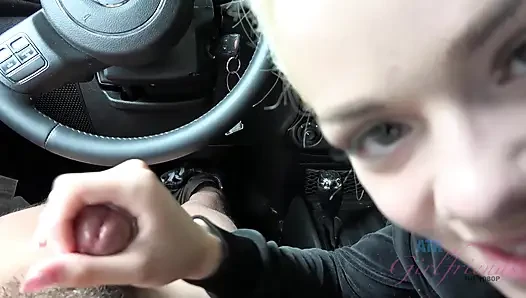 Elsa Jean, минет и дрочка в машине в видео от первого лица! Блондинка сосет, жестко скачет, затем с массивным камшотом